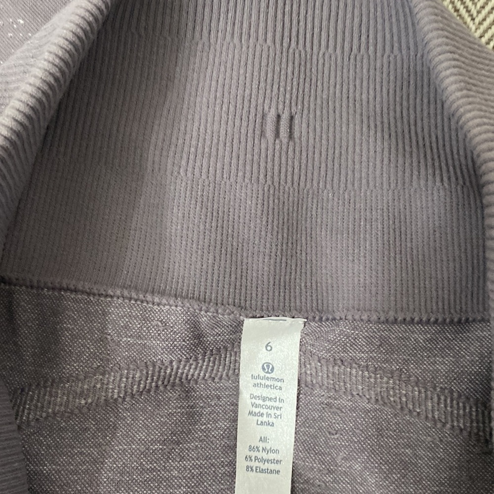 Lululemon Free To Flow Crop 17” Magnum/White size 6 - Picture 15 of 15